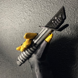 Lineage DarkSaber Hilt Casting