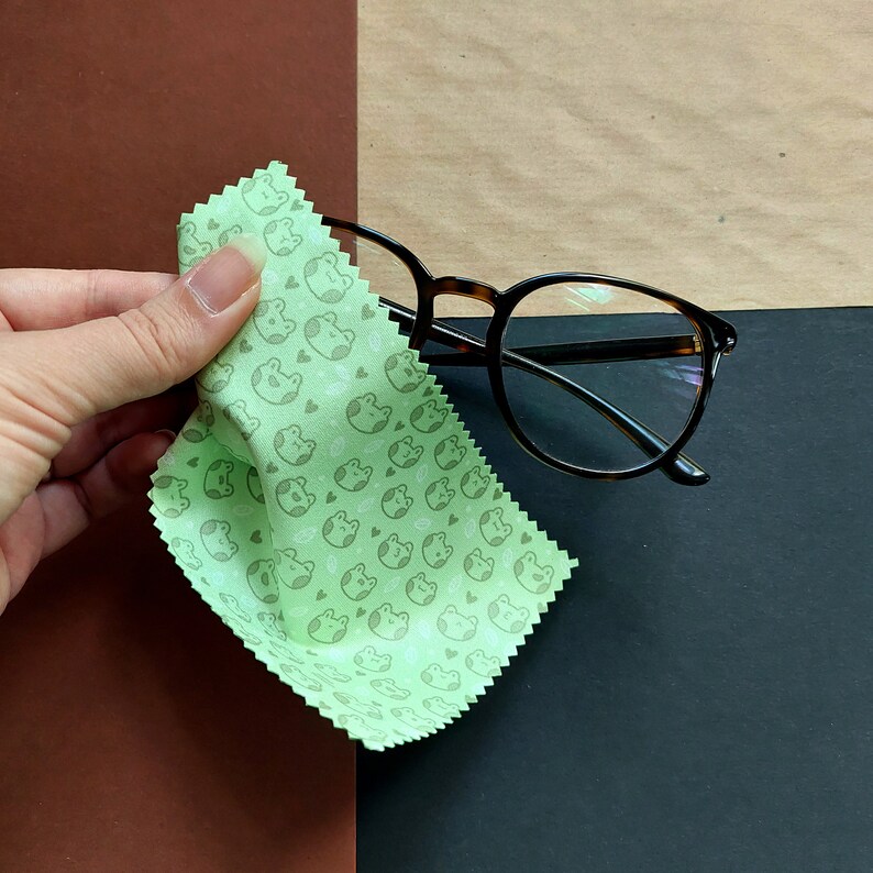 Frog pattern glasses cleaning cloth image 1