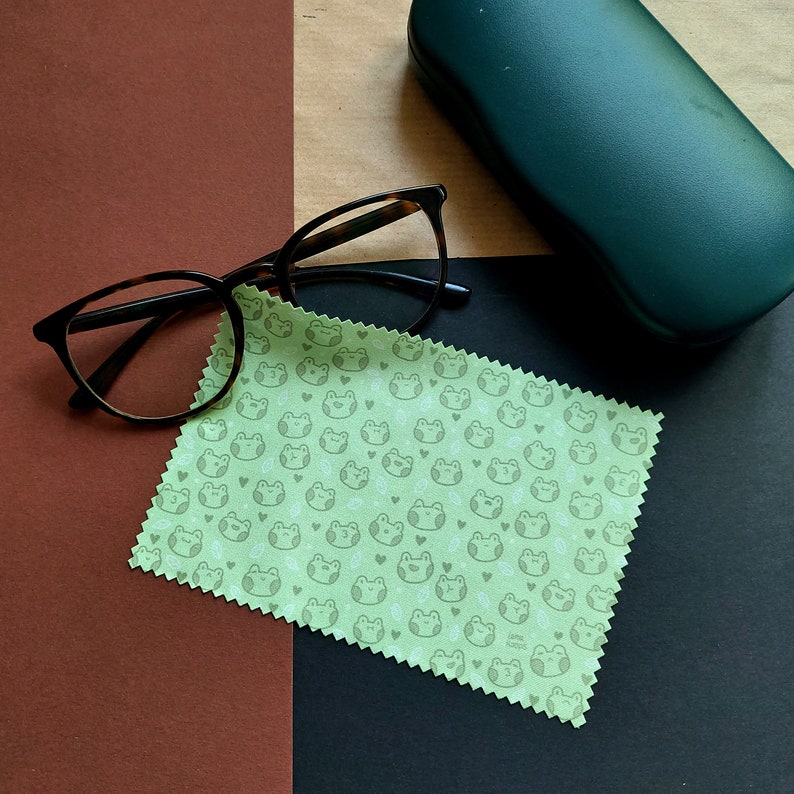 Frog pattern glasses cleaning cloth image 2