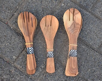 Juego de utensilios de cocina de madera, cucharas de ensalada de madera tallada, cucharas de madera africanas hechas a mano, juego de 2 cucharas de cocina de madera de olivo, regalo del día de las madres