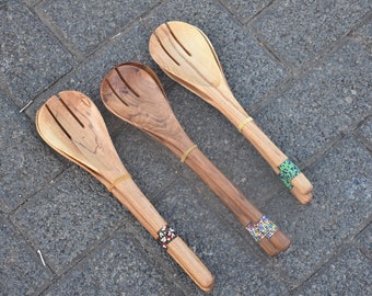 Juego de utensilios de cocina de madera, cucharas de ensalada de madera tallada, cucharas de madera africanas hechas a mano, juego de 2 cucharas de cocina de madera de olivo, regalo del día de las madres