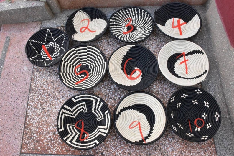 Black Wall Decor Basket, African Wall Decor Display Baskets, Handwoven Decorative Baskets, Black And White Raffia Basket, Hanging Basket image 2