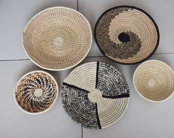 Woven Wall Basket Set of 5, Boho  Basket Wall Decor, African Wall Decor Display Baskets, Handwoven Decorative Baskets Christmas Gifts