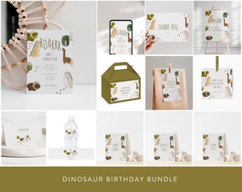 Pode incluir: Um pacote de imprimíveis para uma festa de aniversário de dinossauro em cores verde, marrom e branco. O pacote inclui uma placa de boas-vindas, cartões de agradecimento, etiquetas de lembrancinhas, etiquetas para garrafas de água, uma caixa de lembrancinhas e uma placa personalizada. O texto do convite diz "Roarrr! Harry faz quatro anos."