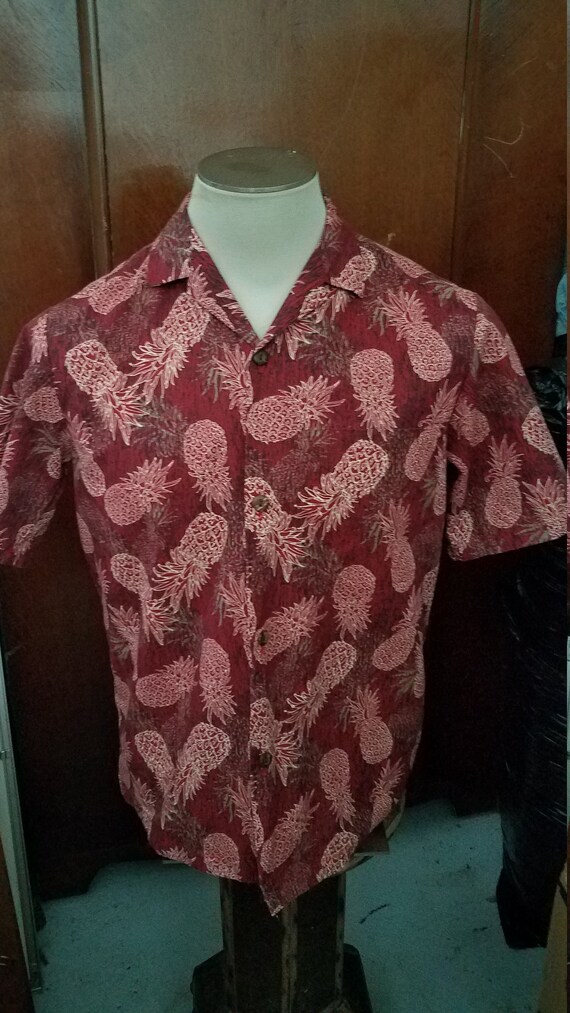 Vintage Hawaiian Hilo Hatties maroon with pineappl