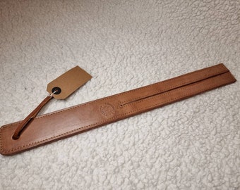 Edgyyyyy Designs Handmade oak bark tanned leather tawse