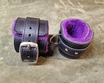 Edgyyyyy Design sheepskin lined cuffs