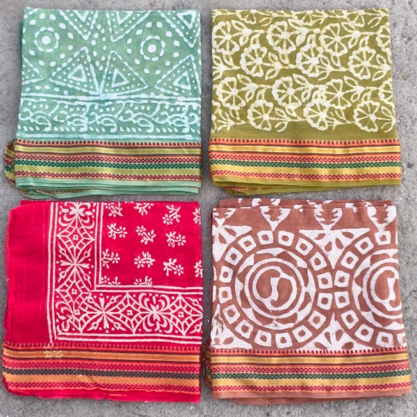 Großes Bio-Baumwoll-Bandana (42 x 42 cm), 4er-Set: Blockbedruckter Zari-Schal