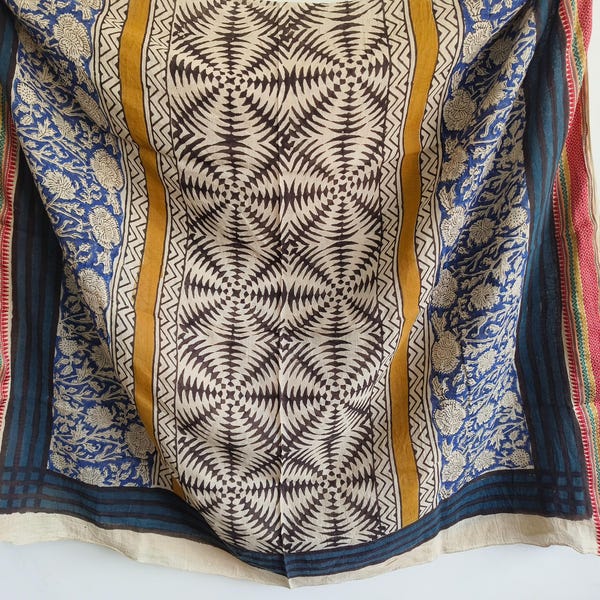 Handbedruckter Baumwoll-Bandana-Schal: Creme, Kürbisorange & Stahlgrau – 42 x 42 Zoll