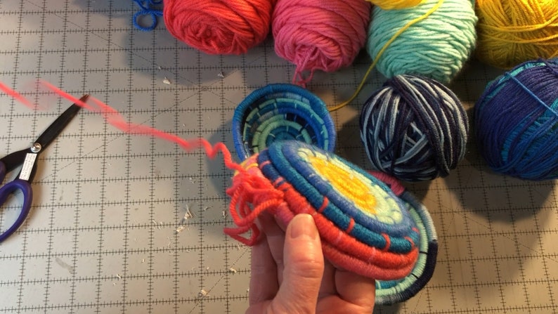 Step photo: tie off yarn