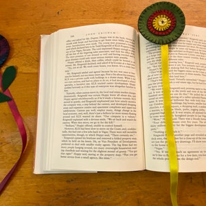 How to Make a Felt Flower Bookmark with Penny Rug Circles Tutorial - PDF Download
