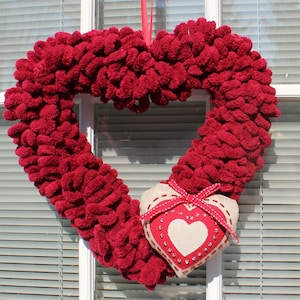 Valentine Loop Yarn Heart Wreath Tutorial - PDF Download