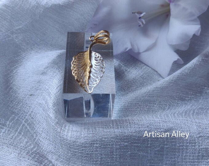 Rounded Gold Leaf Sterling Silver Necklace plated in 18K Gold