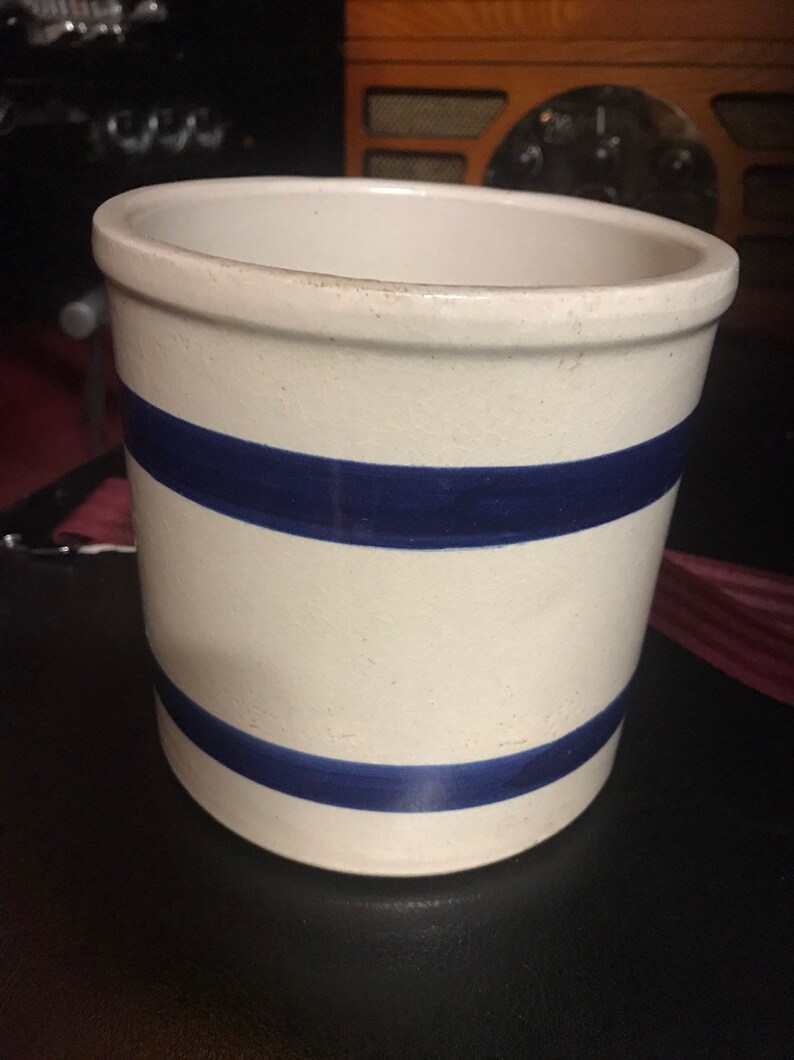RRP Co Roseville OH Blue /& Whte Stripes Stoneware Crock