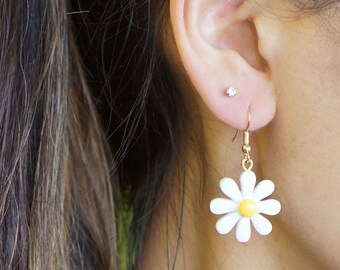 Spring Daisy Earrings Flower Earrings Daisy Flower Earrings Flower Drop Earrings Flower Charm Earrings
