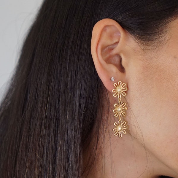 Daisy Earrings Gold main image 1