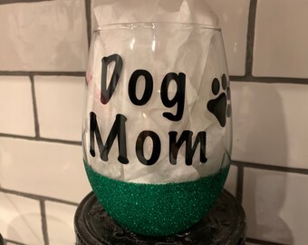 Dog Mom wine glass