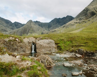 Fototryck av älvdammar, älvdammar på Isle of Skye, Skottland, landskapsfotografi, Skotska höglandet, Skottland, väggkonst