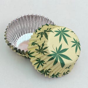 Marijuana Pot Leaf Foil Cupcake Liner (cream background) - STANDARD size | 500 count sleeve | Grease-Proof Baking Cups