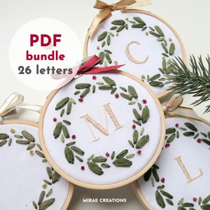 Pacote de design de ornamento de Natal com letras do alfabeto | Padrão de bordado + guia de pontos | Desenhos de bordado de inverno | Download digital em PDF