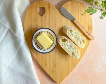 Plateau de fromages en forme de coeur | Cadeaux pour couples | Planche de service faite main | Cadeau durable | Cadeau pour elle | Cadeau pour couple