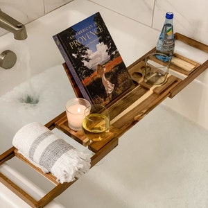 Plateau de baignoire en bois fait main | Support de baignoire de qualité supérieure | Porte-livre de baignoire | Cadeaux pour elle | Cadeaux pour lui | Cadeau fête des mères