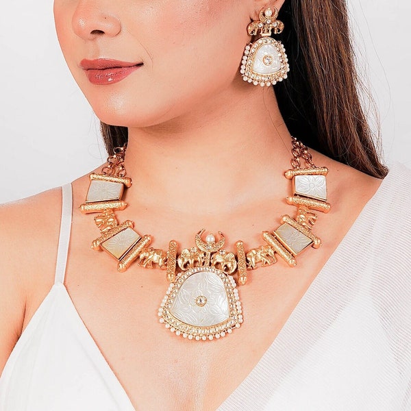 Amrapali Jewelry Kundan Necklace Carved Stone Mother of Pearl Necklace Indowestern Jewelry Statement Jewelry set India Jewelry Set