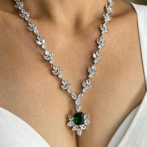 Smaragd Diamant-Halskette PREMIUM Grün American Diamond Faux Smaragd Halskette Lange Grün Anhänger Halskette Amrapali Inspiriert Indien Smaragd
