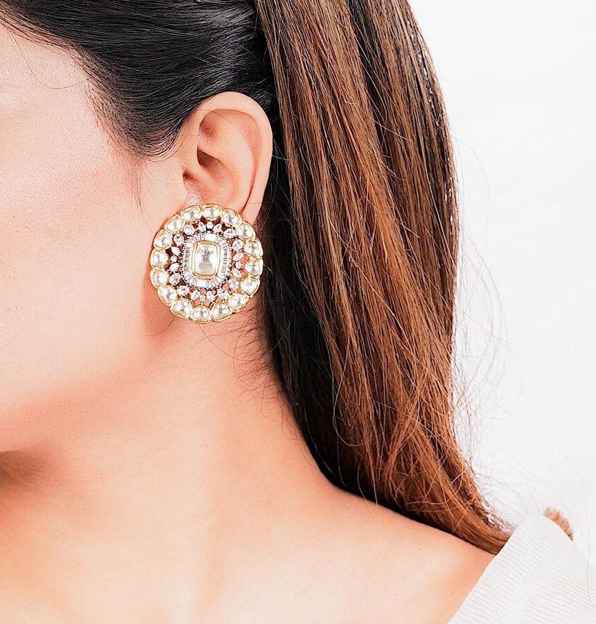 Details more than 137 deepika padukone long earrings super hot