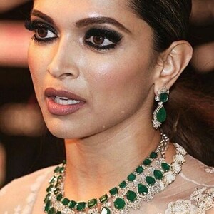 Emerald Necklace Deepika Padukone Jewelry India Necklace Green Necklace Green Diamond Necklace Sabyasachi Jewelry Deepika Necklace Emerald Necklace Emerald Choker American Diamond Necklace Emerald Diamond Necklace Emerald Jewelry