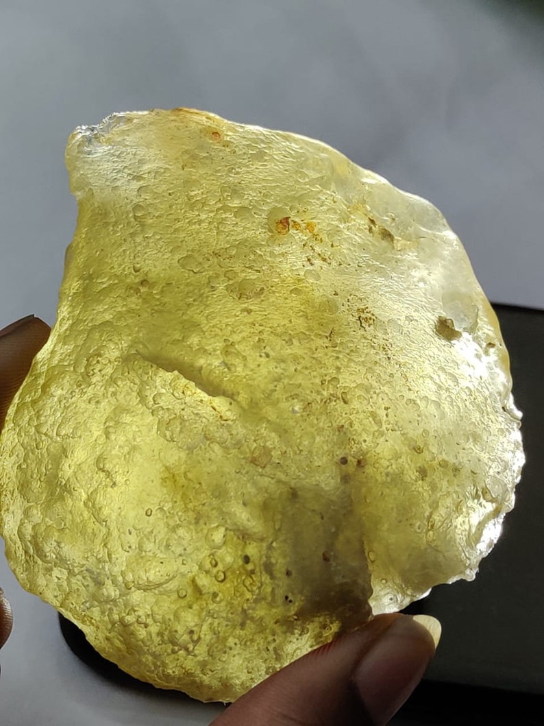 Extra Large Libyan Desert Glass Golden Tektite , 136 Gram / 680 Carat Natural Stone Specimen Raw Stone Very Rare AAAA Grade image 7