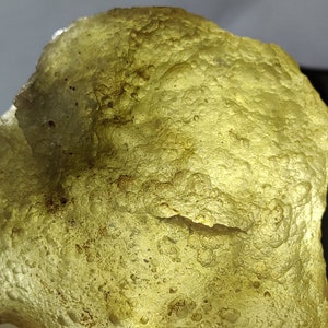 Extra Large Libyan Desert Glass Golden Tektite , 136 Gram / 680 Carat Natural Stone Specimen Raw Stone Very Rare AAAA Grade image 2