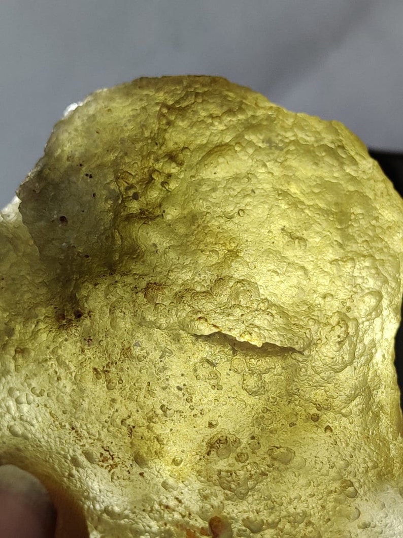 Extra Large Libyan Desert Glass Golden Tektite , 136 Gram / 680 Carat Natural Stone Specimen Raw Stone Very Rare AAAA Grade image 2
