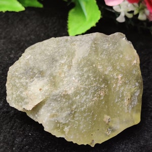 Extra Large Libyan Desert Glass Golden Tektite , 136 Gram / 680 Carat Natural Stone Specimen Raw Stone Very Rare AAAA Grade image 3