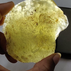 Extra Large Libyan Desert Glass Golden Tektite , 136 Gram / 680 Carat Natural Stone Specimen Raw Stone Very Rare AAAA Grade image 1