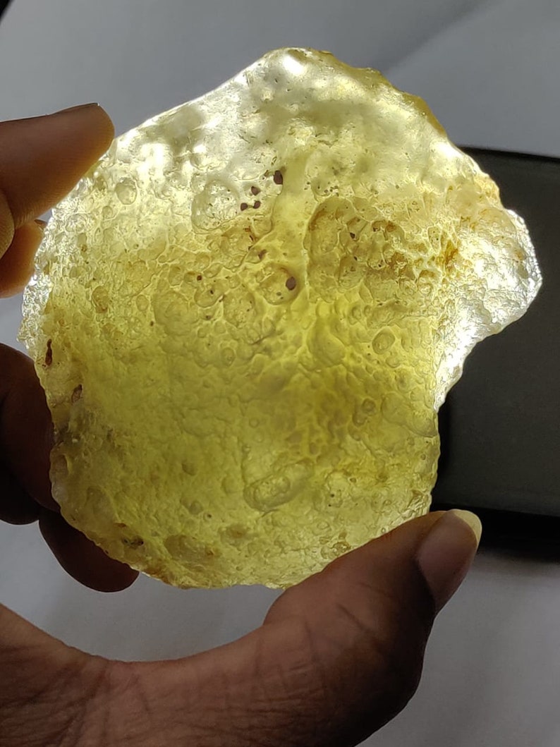 Extra Large Libyan Desert Glass Golden Tektite , 136 Gram / 680 Carat Natural Stone Specimen Raw Stone Very Rare AAAA Grade image 1