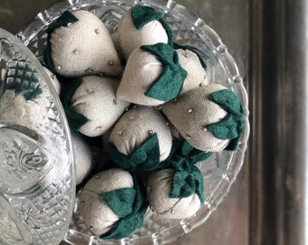 SET of 18 linen strawberries, simple plush table decor, Victorian style bowl filler, cute spring gift for home, small eco tiered tray accent