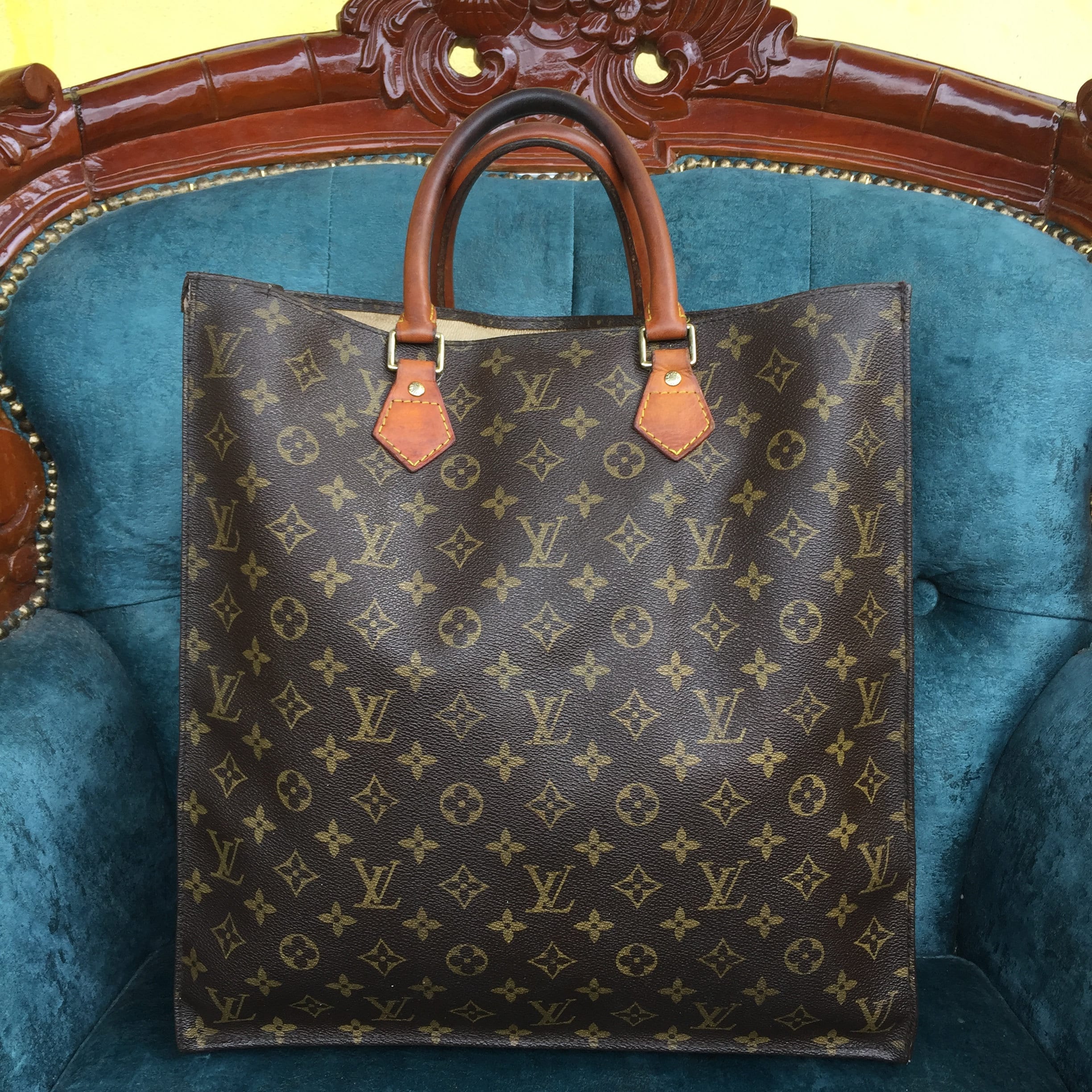 True Thompson, 4, models custom four-figure Louis Vuitton bag