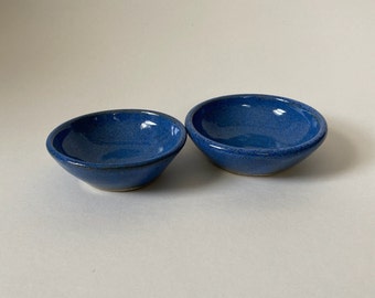 Set of two sauce dishes