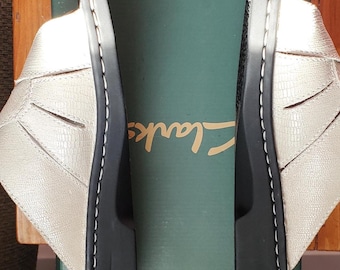Clarks Slip On Sandals Size 11 NIB, Cream Susan Lizard Leather Wedged Heeled Womens Shoes