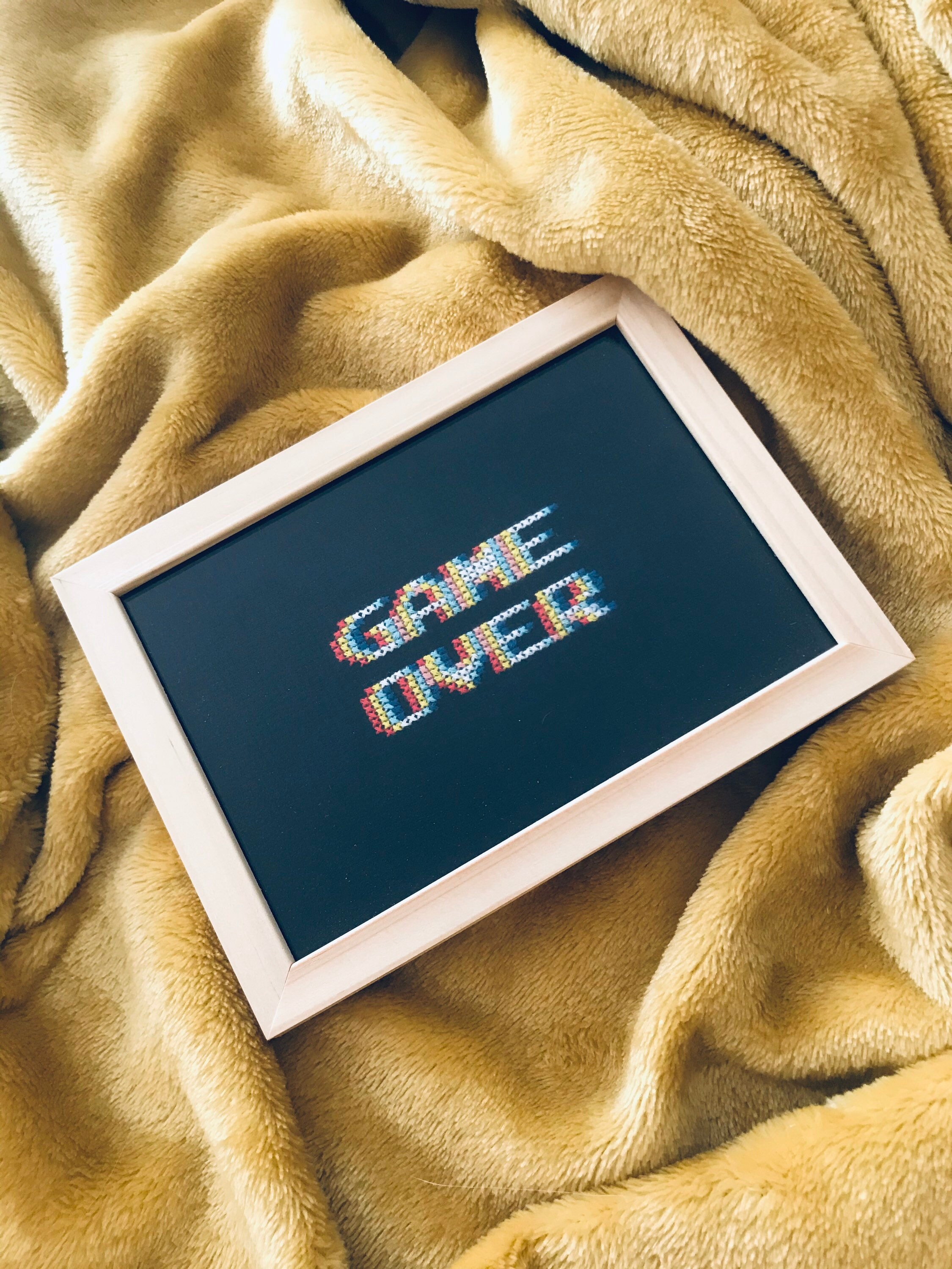 Cadre Game Over Effet Vhs Au Point de Croix
