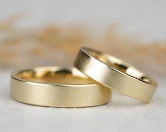 Trouwringen "Iris" mat geelgouden verlovingsringen | trouwringen gouden ringen | genaaid 333, 585, 750 | trouwpartnerringen vintage boho