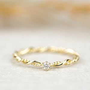 Verlobungsring &quot; Filou &quot; aus 585/- Gelbgold mit Krappenfassung und Diamant, Kordelring