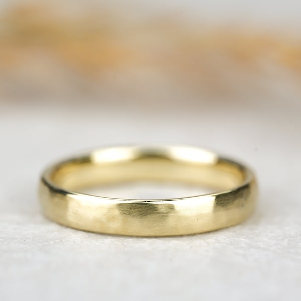 schmaler Goldring gehämmert | Ring aus 585 Gold mit Hammerschlag Oberfläche | Eheringe Trauringe Verlobungsringe für Hochzeit Gelbgold