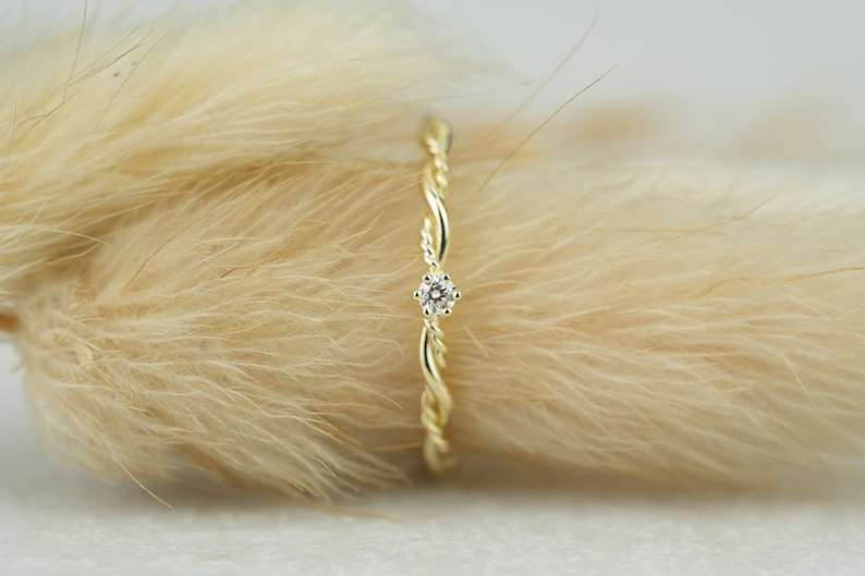 Engagement ring Filou made of 585/ yellow gold with prong setting and diamond, cord ring image 2