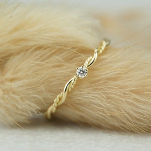 Engagement ring Filou made of 585/ yellow gold with prong setting and diamond, cord ring image 4