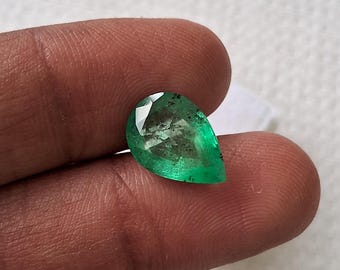Natural Emerald Pear Cabochon: 4.15 ct Untreated Green Gemstone