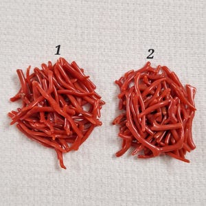 Natürliche rote Korallen-Zweigstäbchen: Edelsteinstückchen