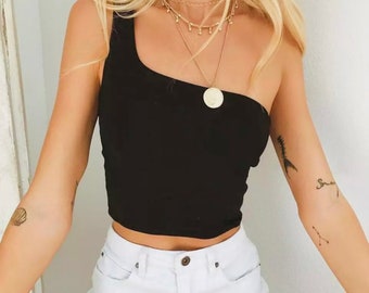 one shoulder crop top outfit