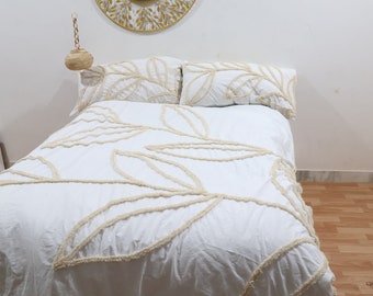 Handmade Tufted Cotton Duvet Cover Set: Boho Bedding with Tassels